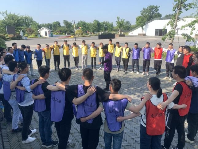 “激情挑戰(zhàn),同心同行,熔煉團(tuán)隊,共創(chuàng)未來” 亨通智能第三屆拓展訓(xùn)練圓滿成功(圖6) “激情挑戰(zhàn),同心同行,熔煉團(tuán)隊,共創(chuàng)未來” 亨通智能第三屆拓展訓(xùn)練圓滿成功(圖6)