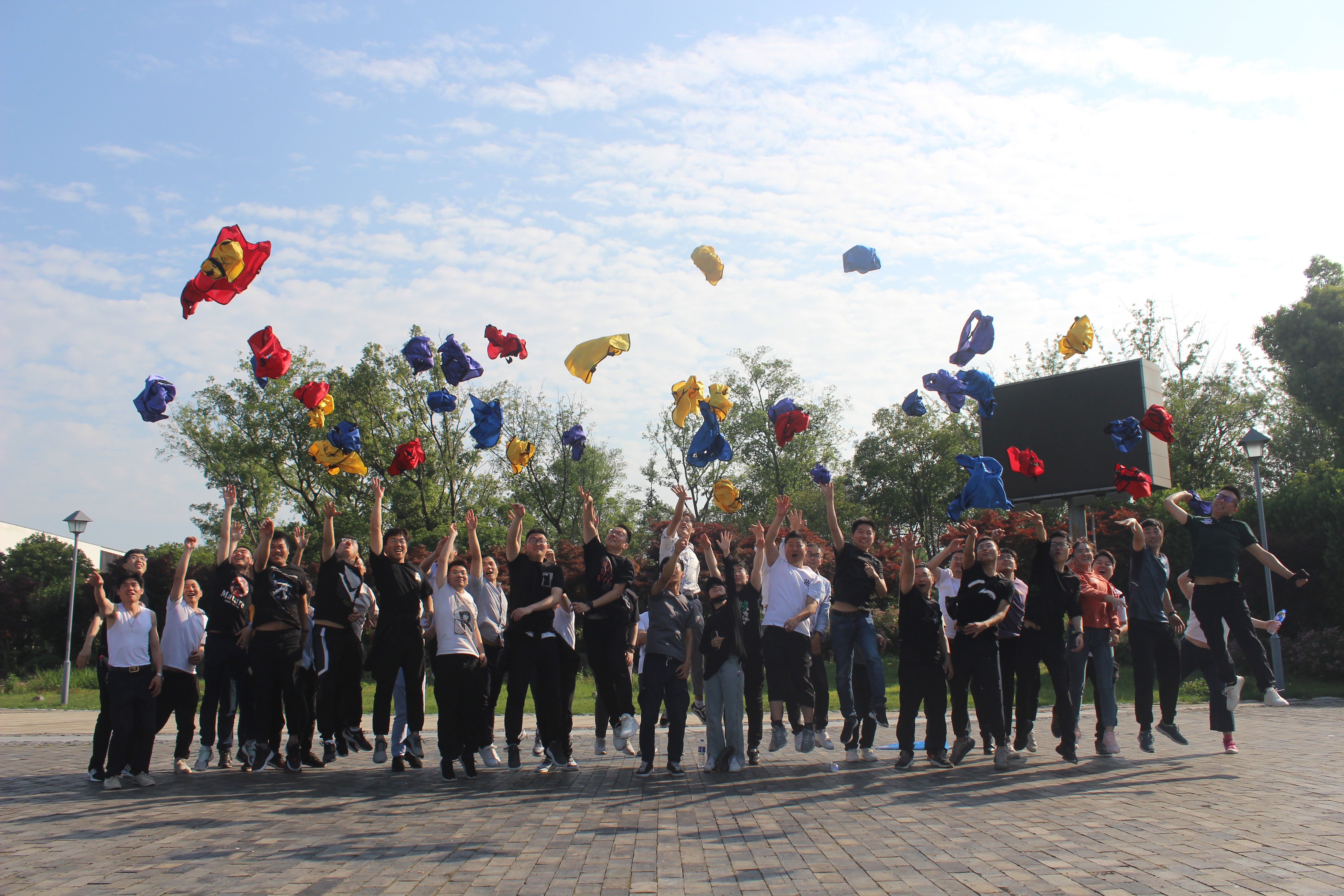 “激情挑戰(zhàn),同心同行,熔煉團(tuán)隊,共創(chuàng)未來” 亨通智能第三屆拓展訓(xùn)練圓滿成功(圖7) “激情挑戰(zhàn),同心同行,熔煉團(tuán)隊,共創(chuàng)未來” 亨通智能第三屆拓展訓(xùn)練圓滿成功(圖7)